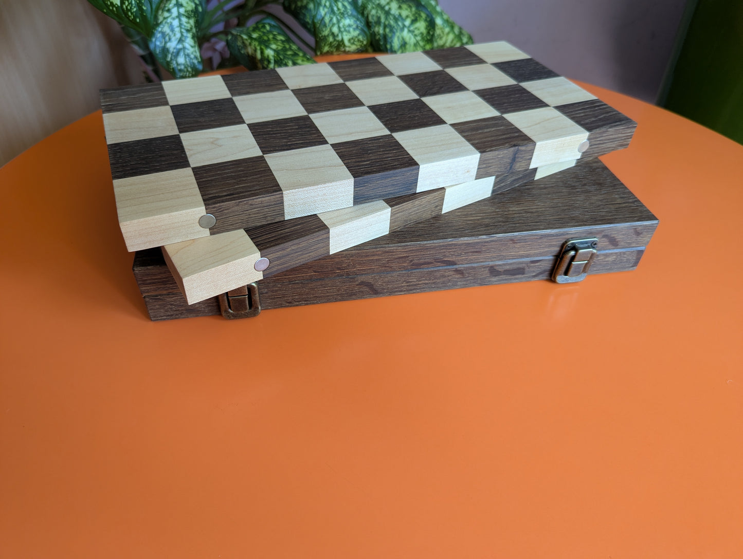 Handmade minimalist Hermann Ohme chess set in oak wood box