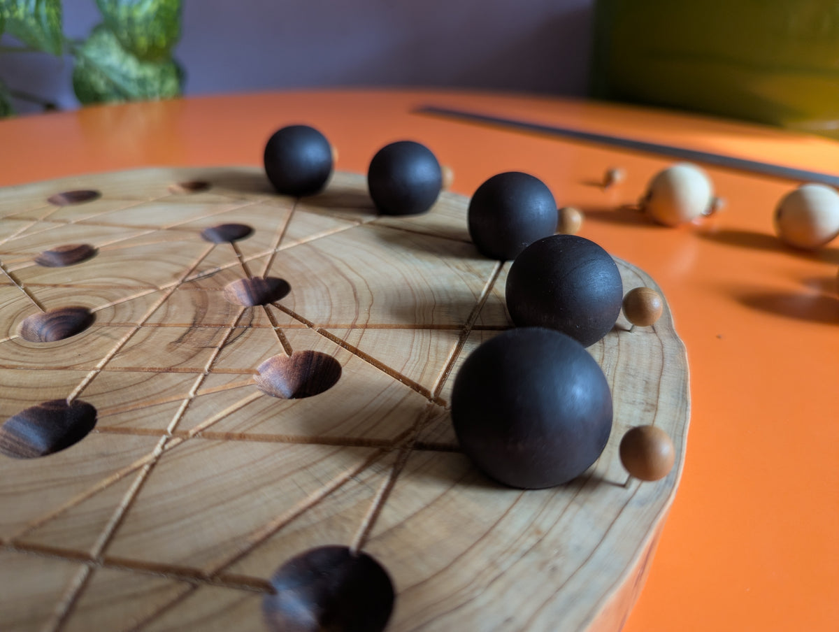 JarmoArena game set. Circle juniper wood board with live edge.