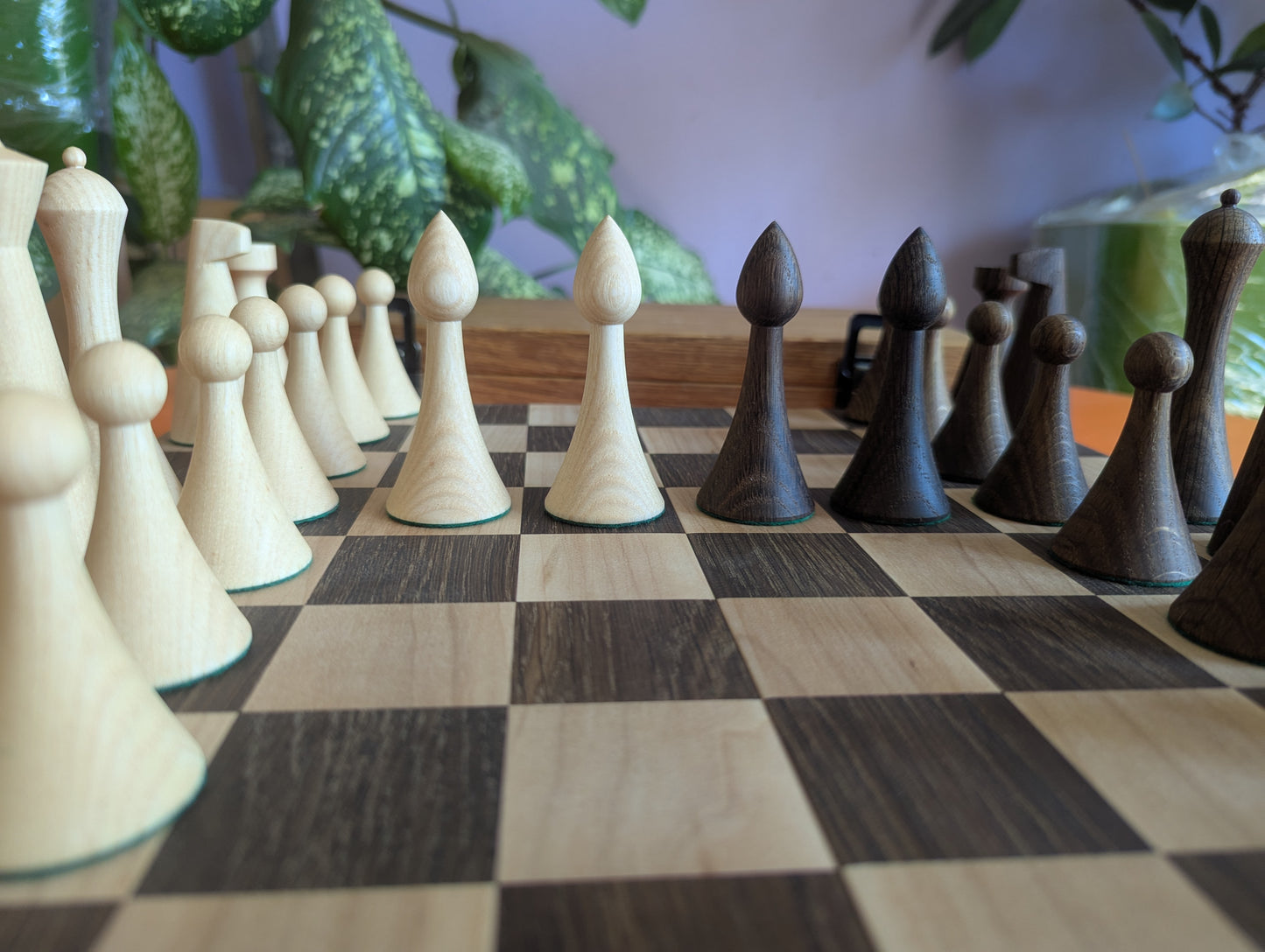 Handmade minimalist Hermann Ohme chess set in oak wood box