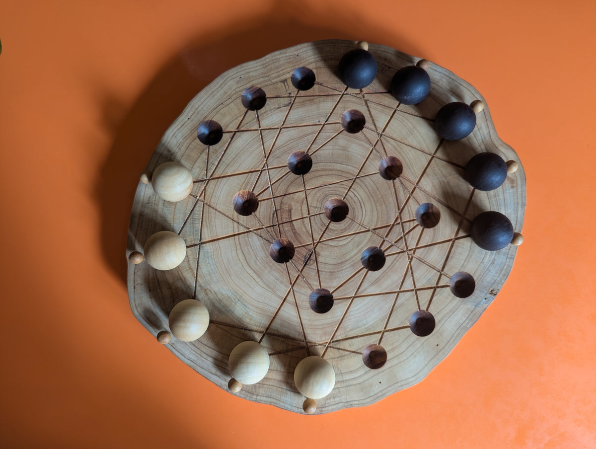 JarmoArena game set. Circle juniper wood board with live edge.