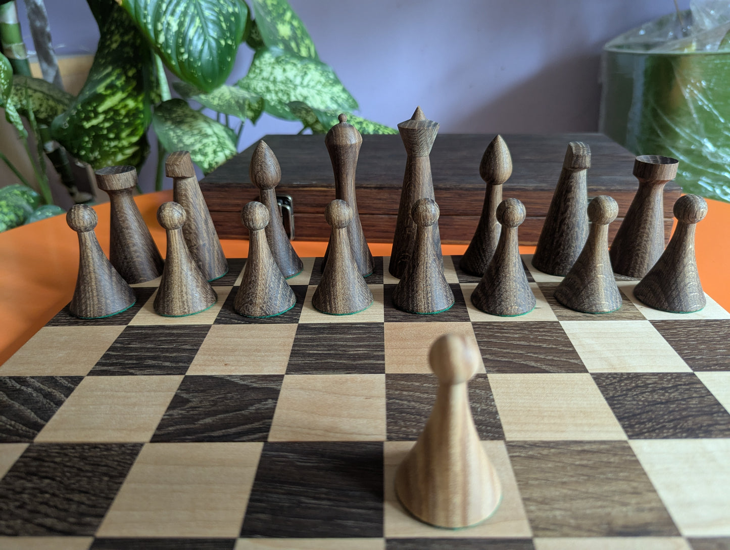 Handmade minimalist Hermann Ohme chess set in oak wood box