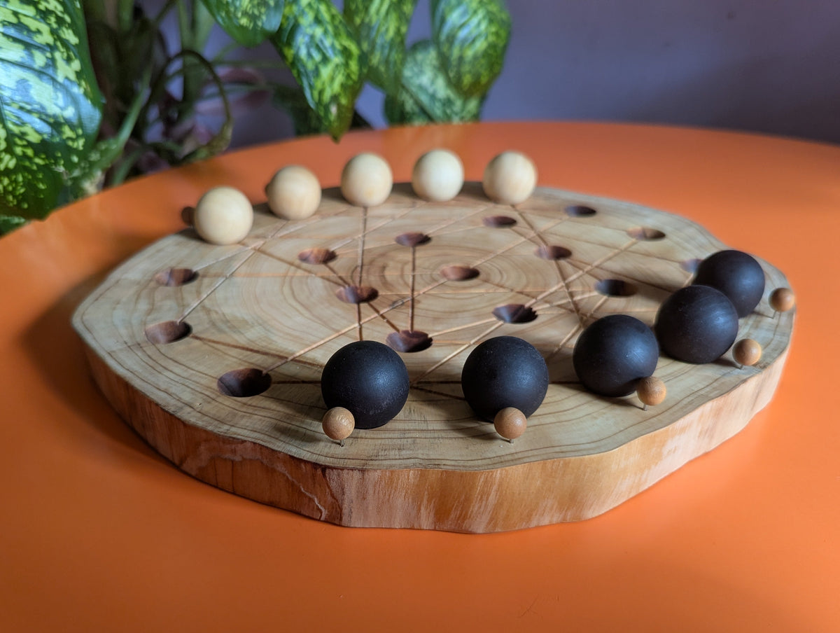 JarmoArena game set. Circle juniper wood board with live edge.
