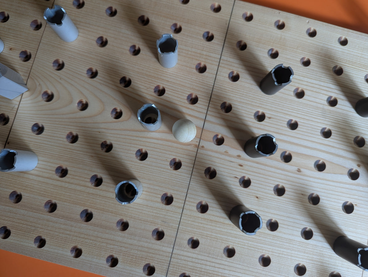 Libero: Wooden Abstract Football Strategy Game