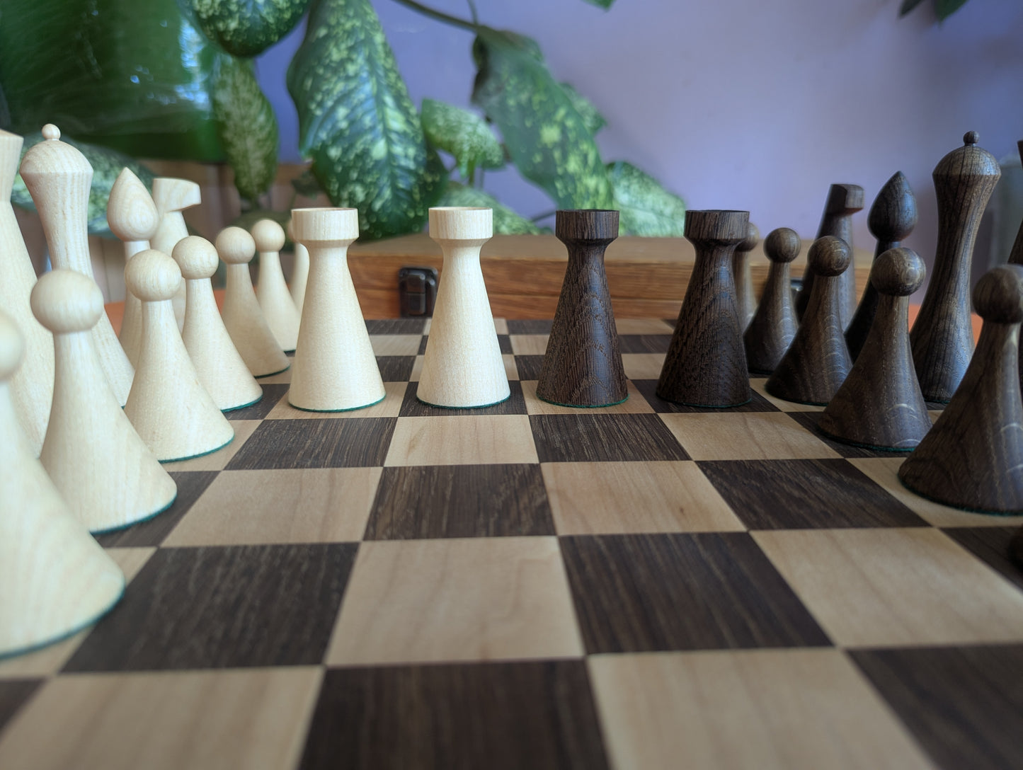 Handmade minimalist Hermann Ohme chess set in oak wood box