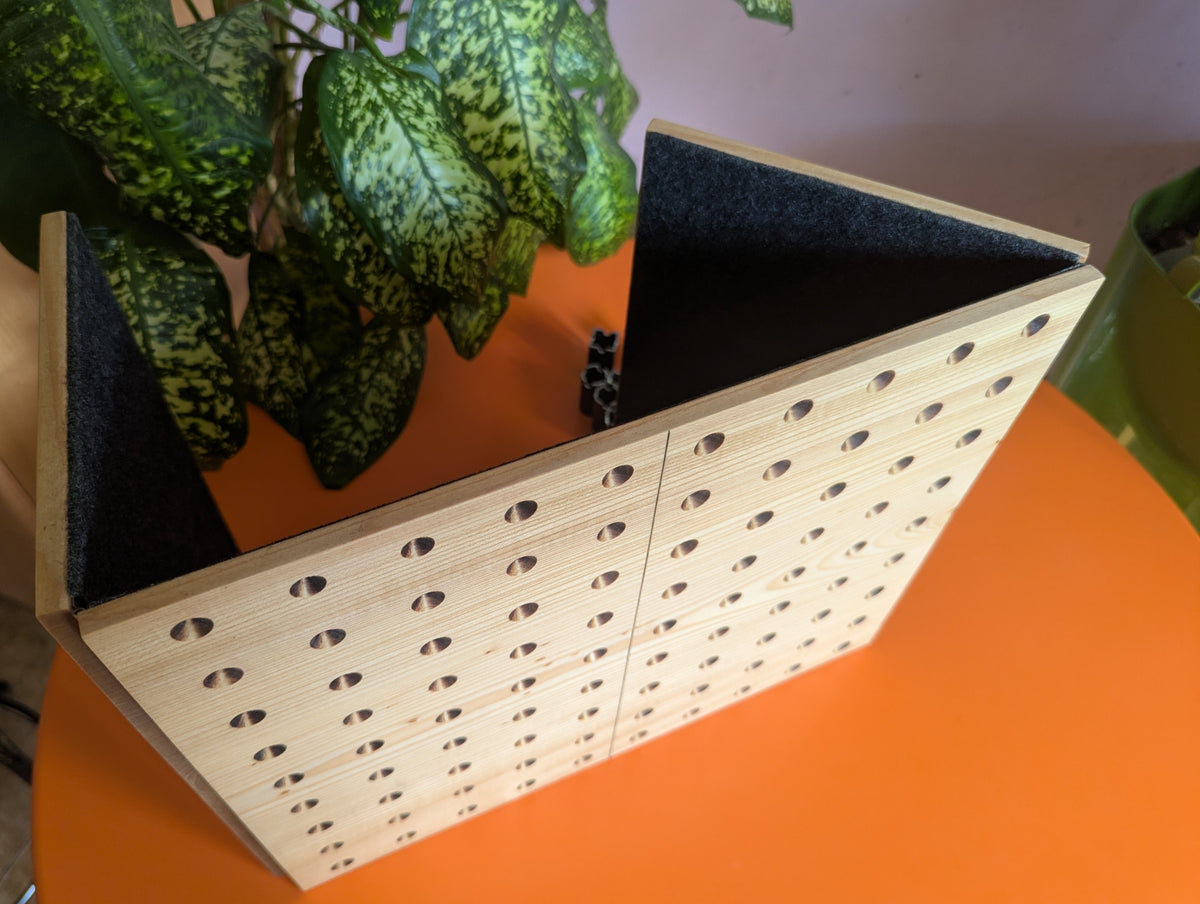 Libero: Wooden Abstract Football Strategy Game