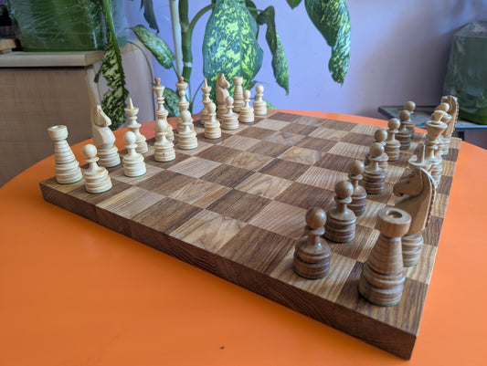 Wooden carved chess pieces with 18" borderless chessboard