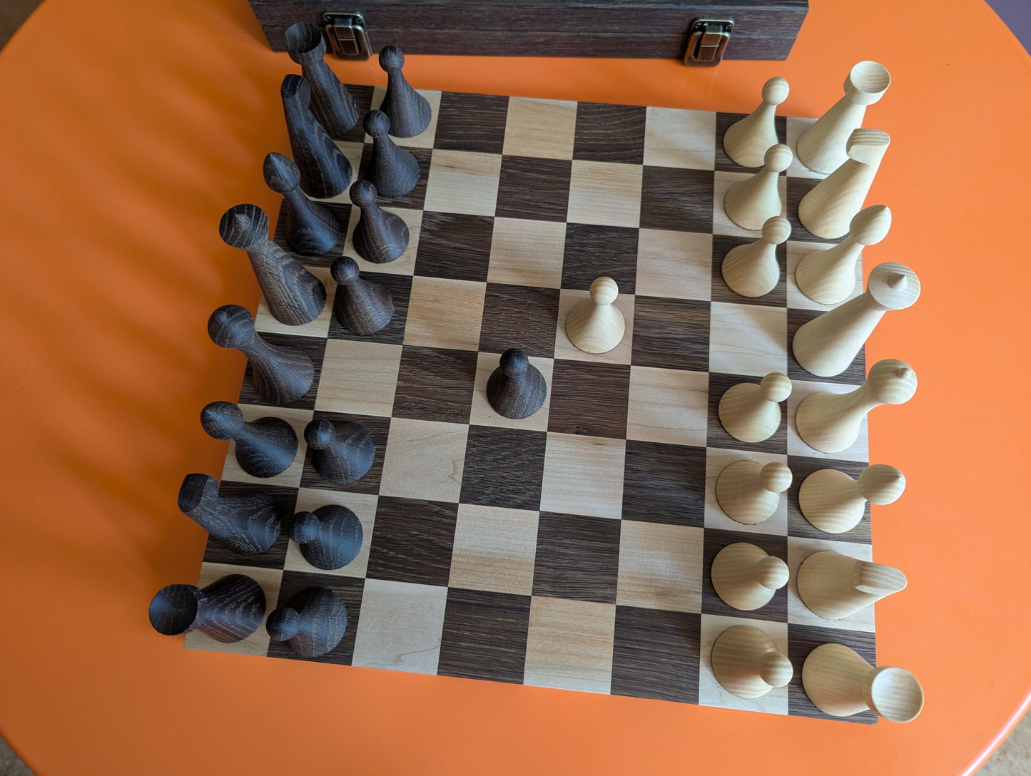 Handmade minimalist Hermann Ohme chess set in oak wood box