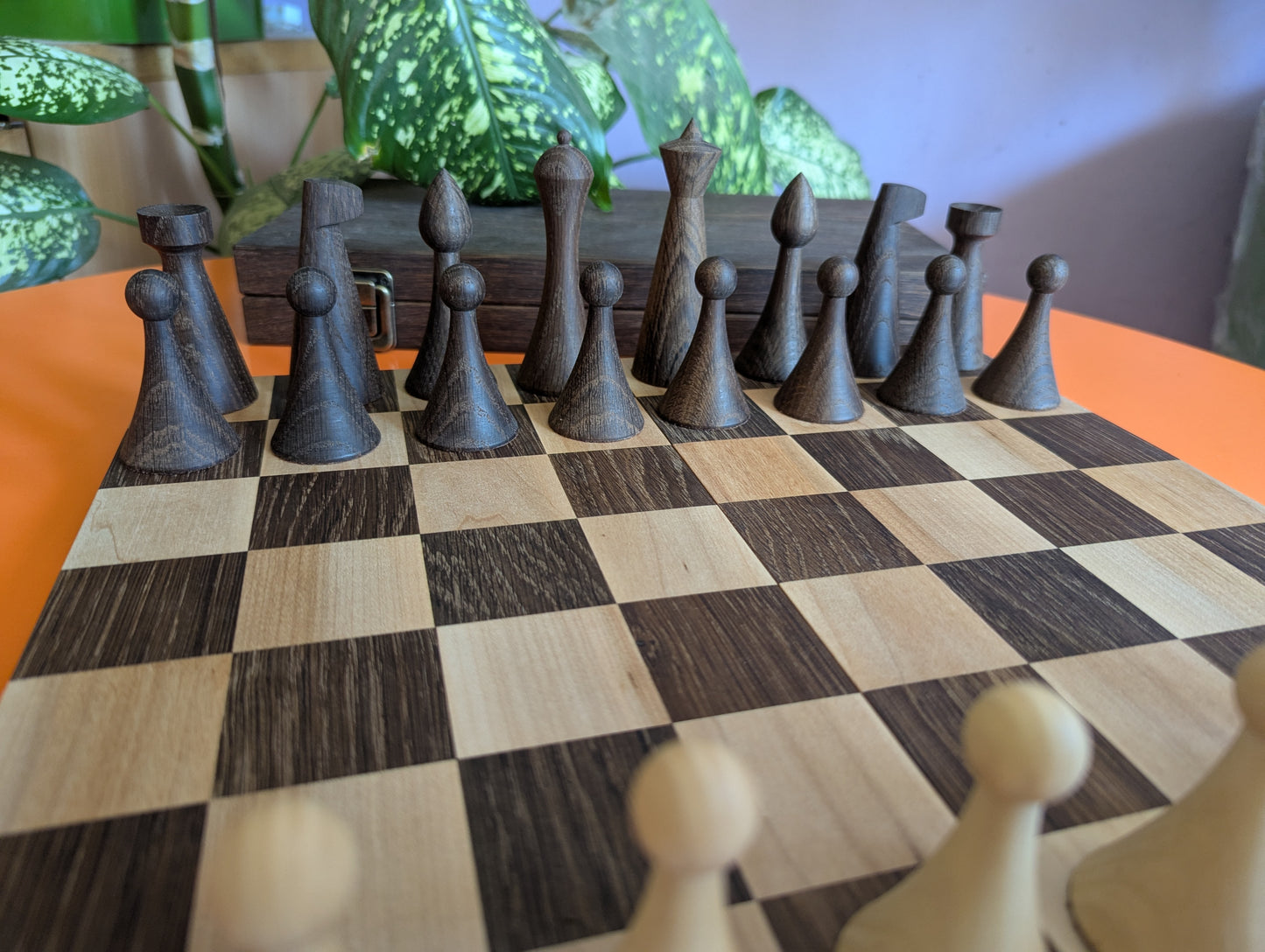 Handmade minimalist Hermann Ohme chess set in oak wood box