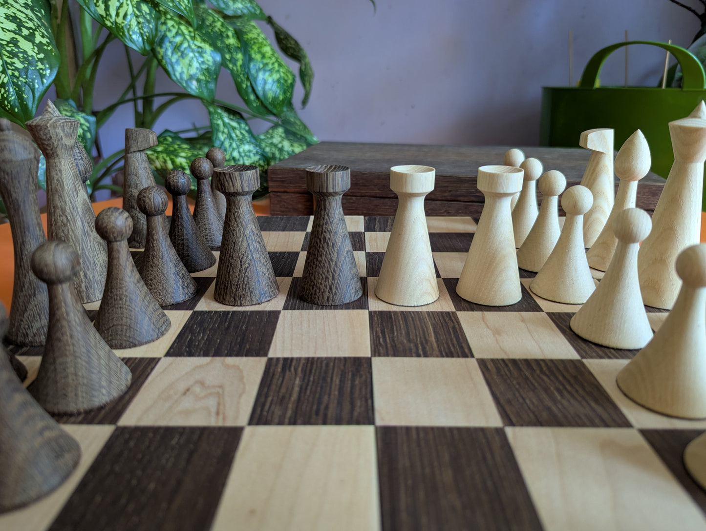 Handmade minimalist Hermann Ohme chess set in oak wood box
