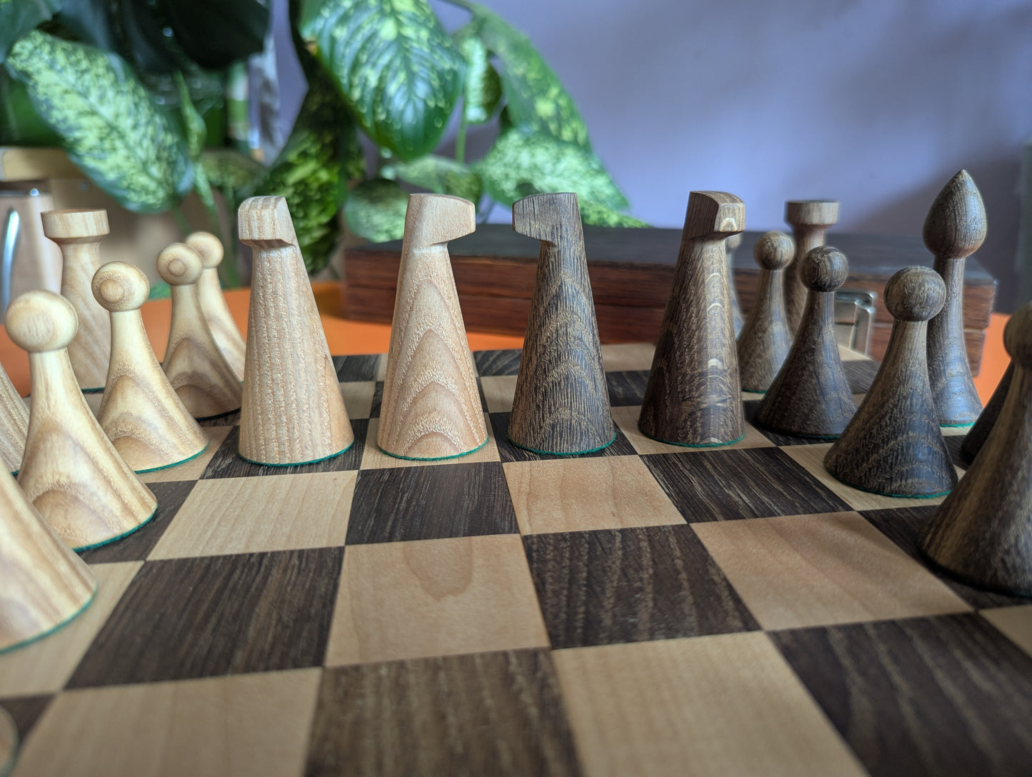 Handmade minimalist Hermann Ohme chess set in oak wood box