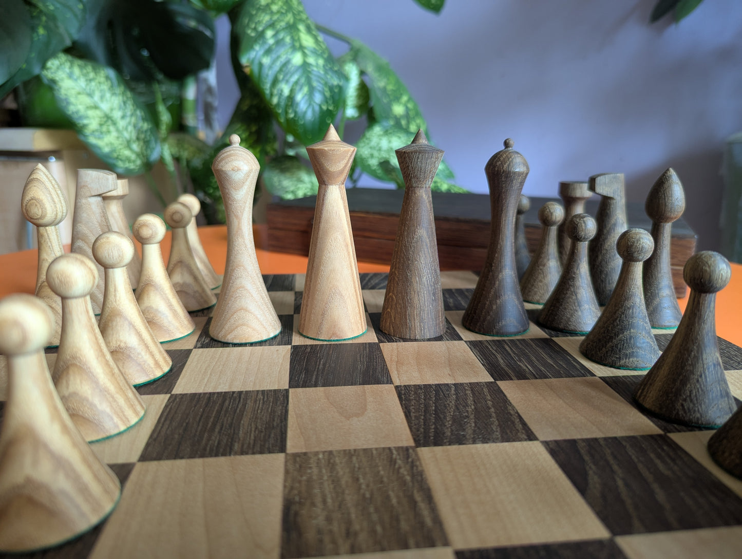 Handmade minimalist Hermann Ohme chess set in oak wood box