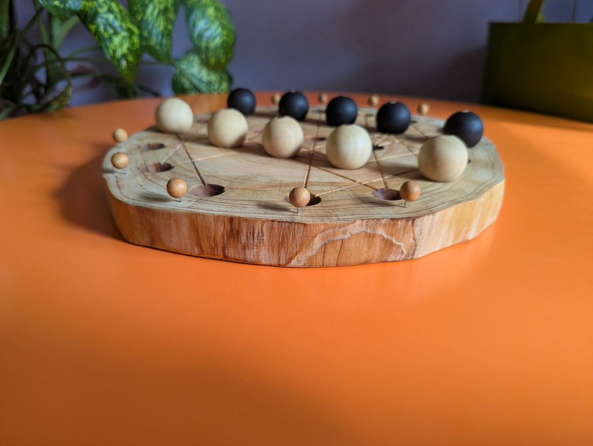 JarmoArena game set. Circle juniper wood board with live edge.