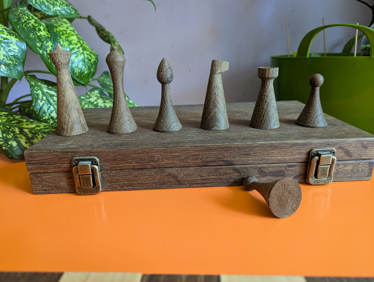 Handmade minimalist Hermann Ohme chess set in oak wood box