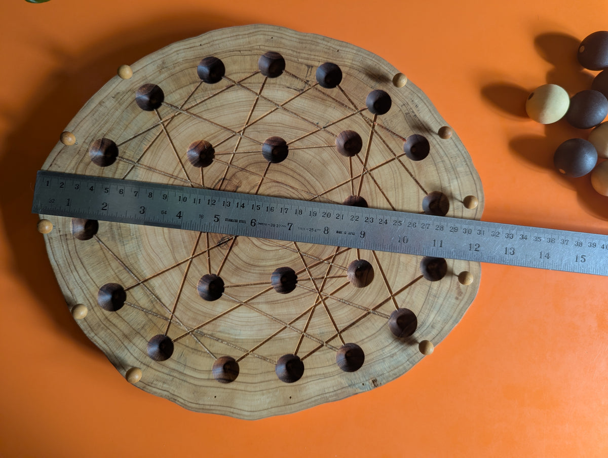 JarmoArena game set. Circle juniper wood board with live edge.