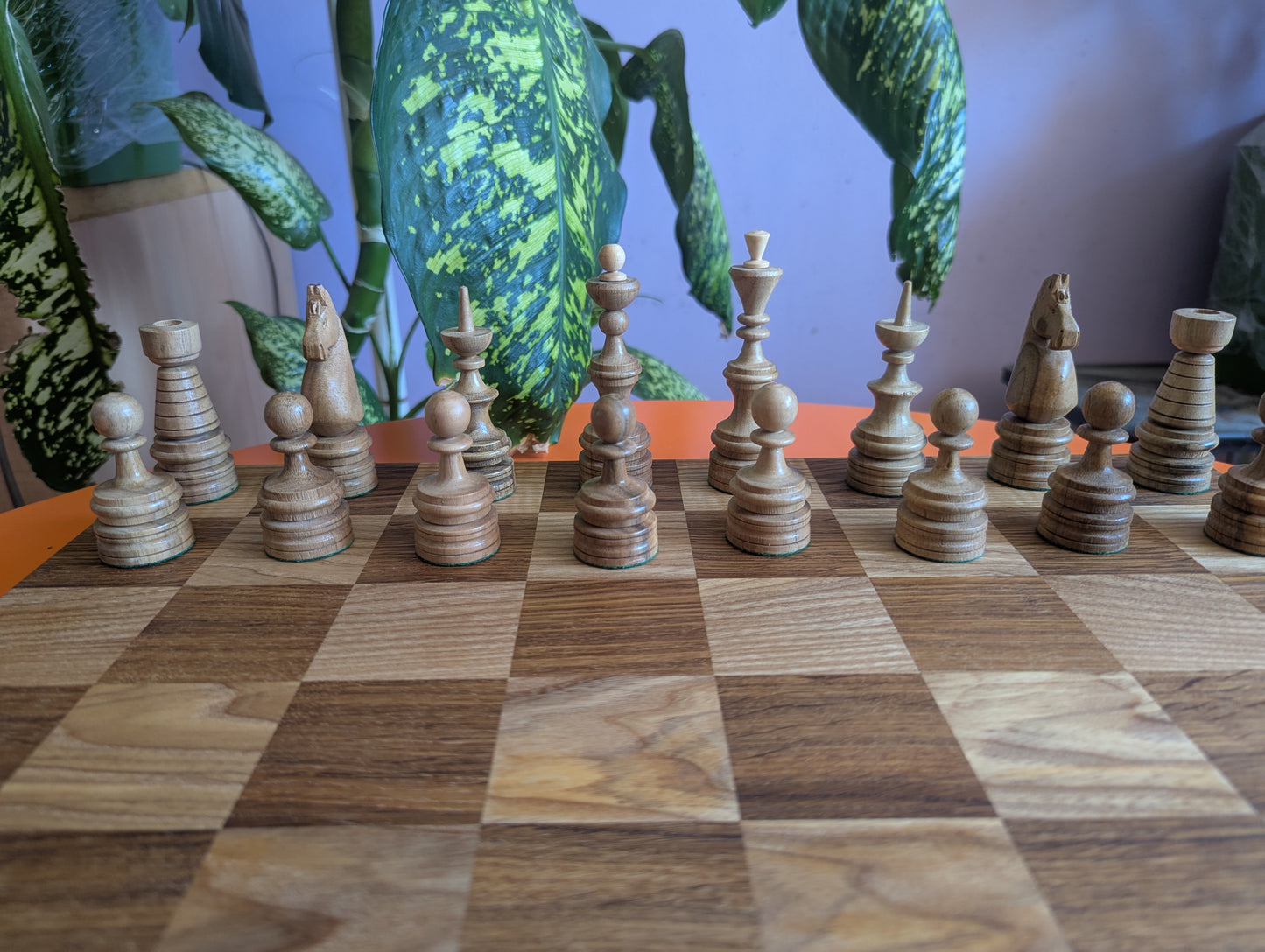 Wooden carved chess pieces with 18" borderless chessboard