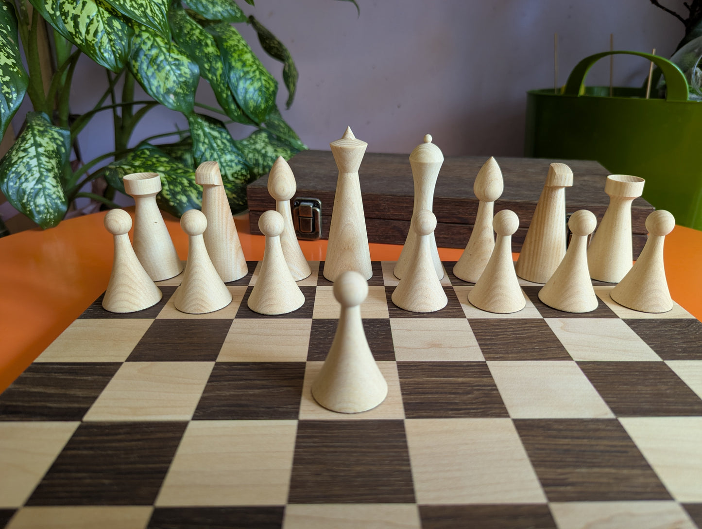 Handmade minimalist Hermann Ohme chess set in oak wood box