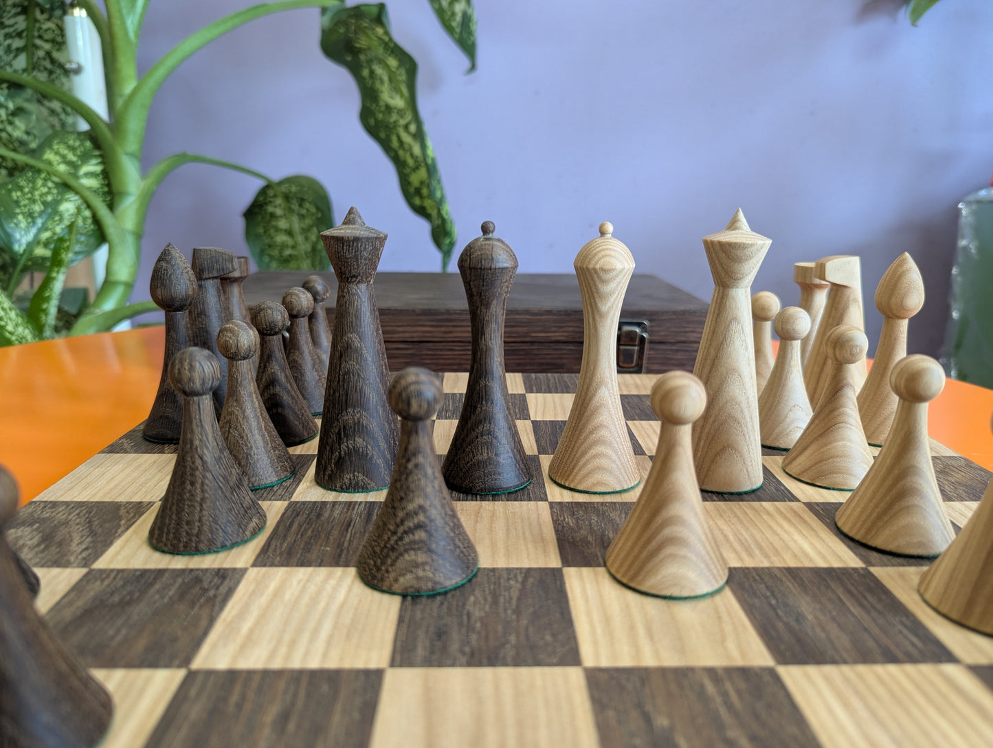 Handmade minimalist Hermann Ohme chess set in oak wood box