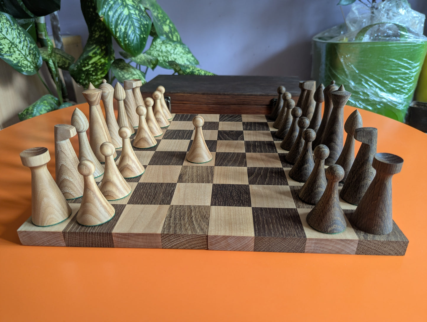 Handmade minimalist Hermann Ohme chess set in oak wood box