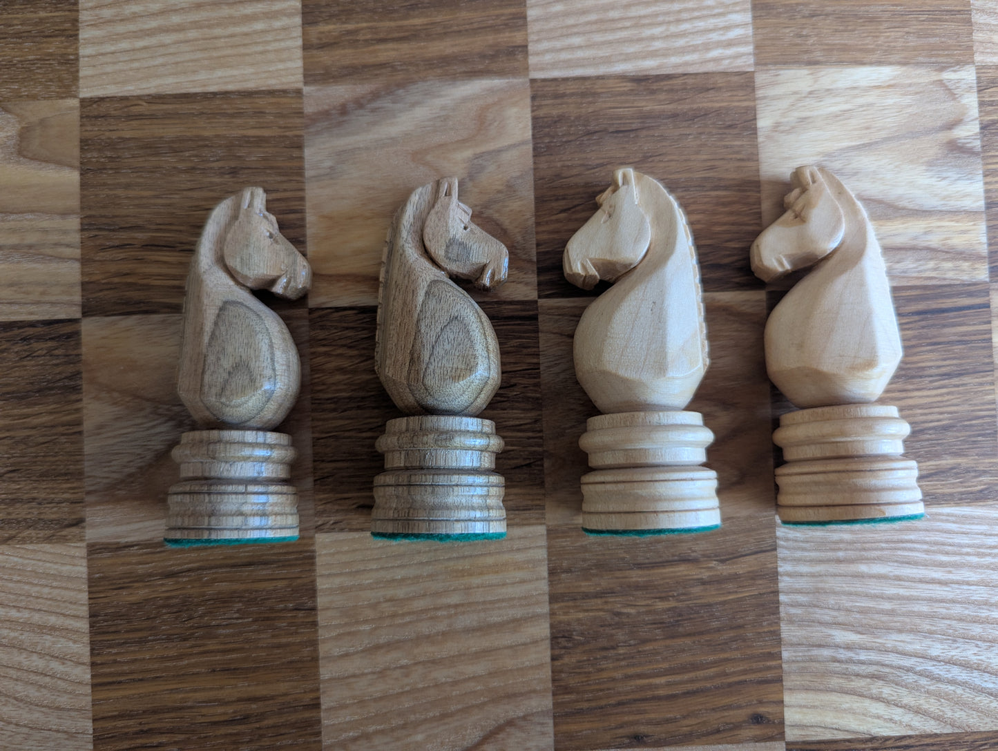 Wooden carved chess pieces with 18" borderless chessboard