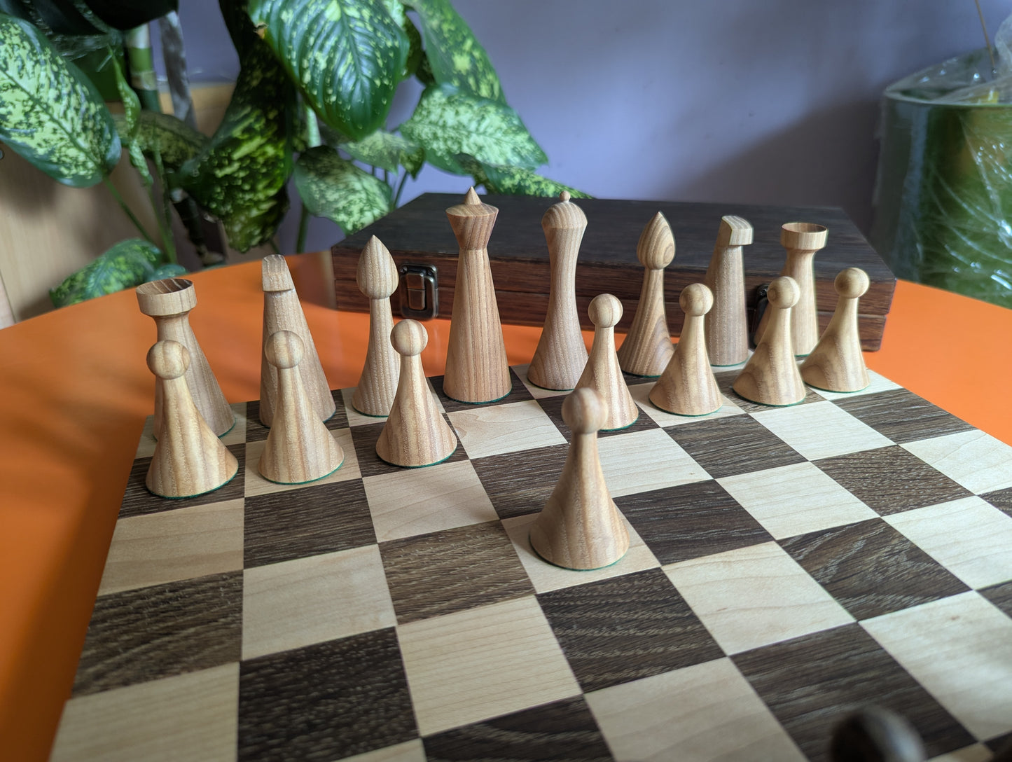 Handmade minimalist Hermann Ohme chess set in oak wood box