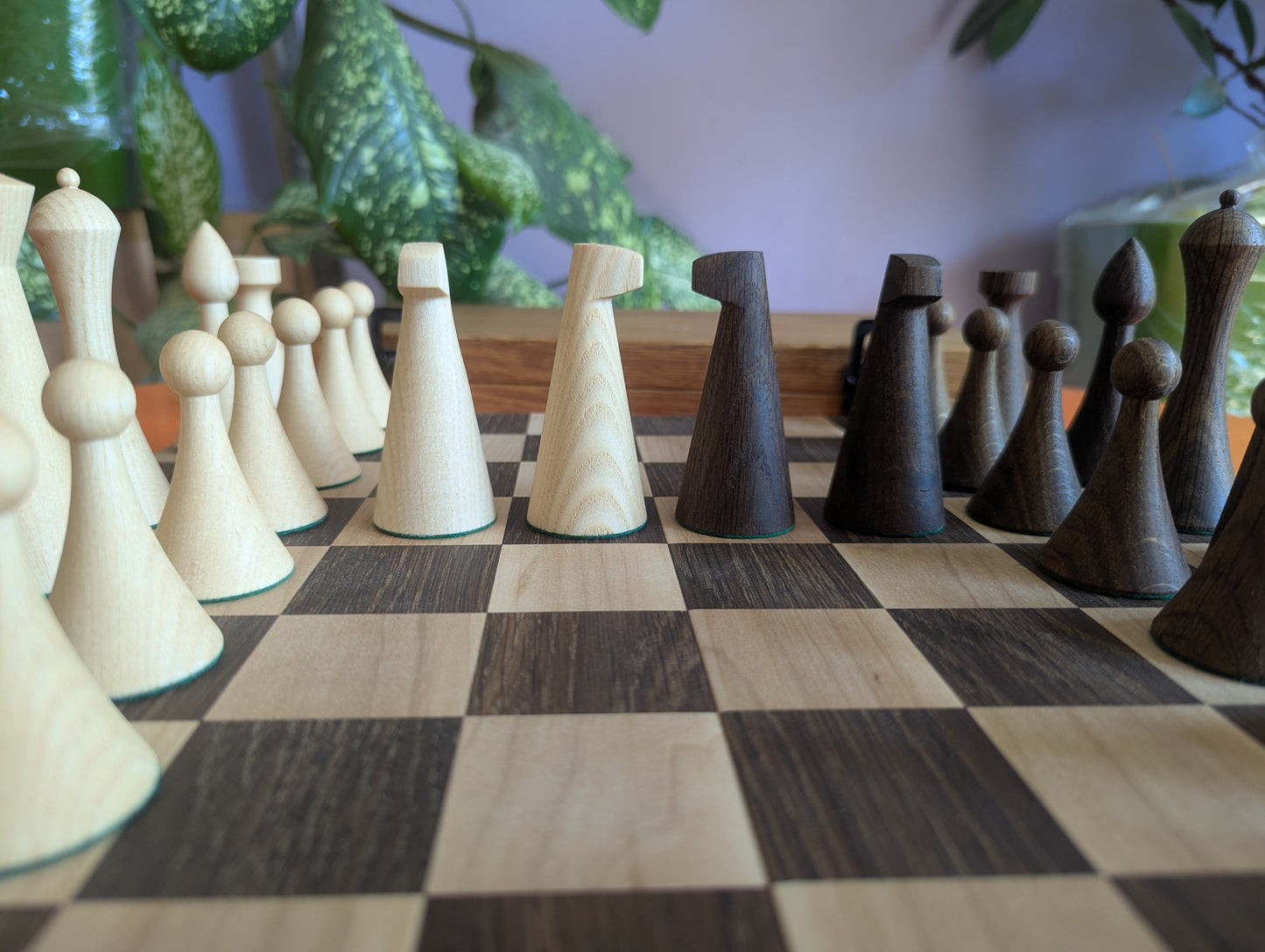 Handmade minimalist Hermann Ohme chess set in oak wood box