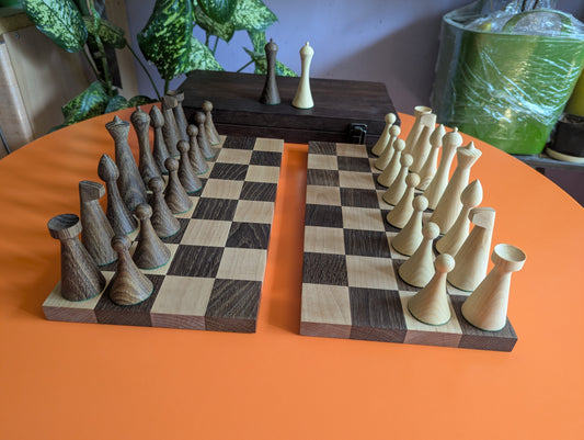 Handmade minimalist Hermann Ohme chess set in oak wood box