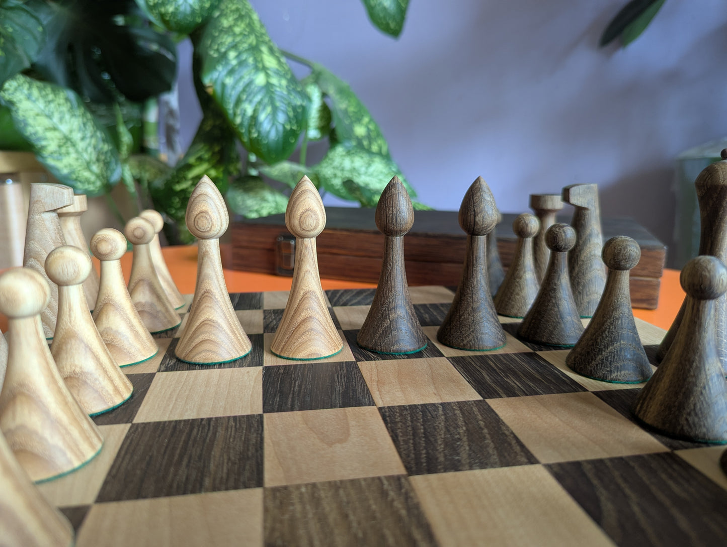 Handmade minimalist Hermann Ohme chess set in oak wood box