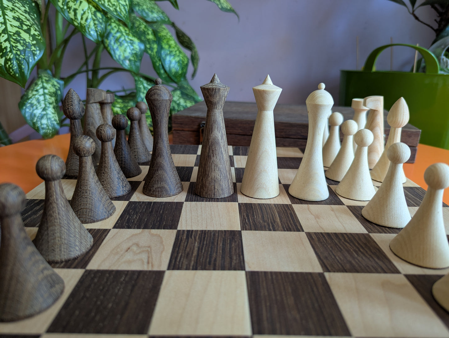 Handmade minimalist Hermann Ohme chess set in oak wood box