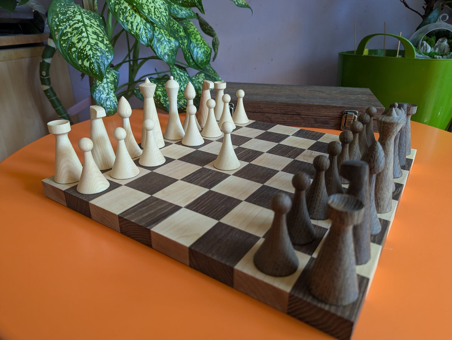 Handmade minimalist Hermann Ohme chess set in oak wood box