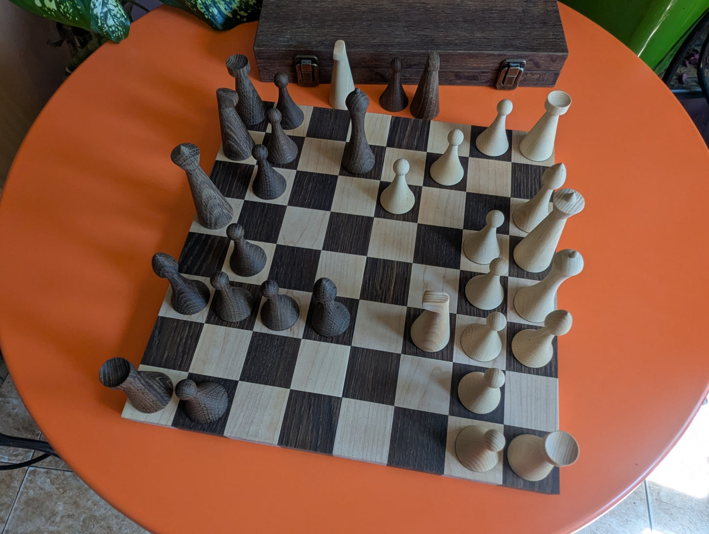 Handmade minimalist Hermann Ohme chess set in oak wood box