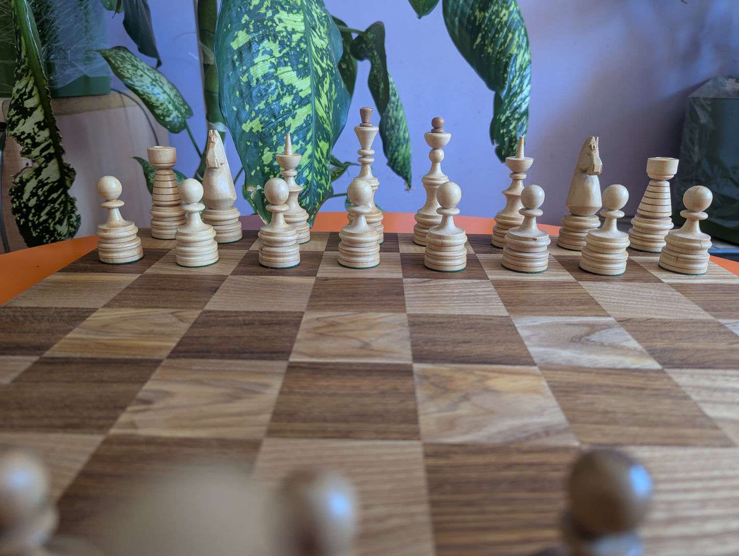 Wooden carved chess pieces with 18" borderless chessboard