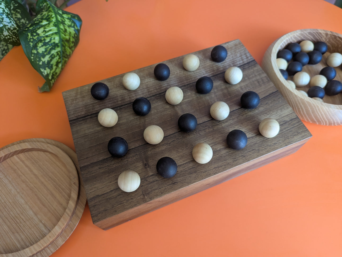 Unane/Invector/Narrows by Mark Steere. Double-sided wooden Kōnane board