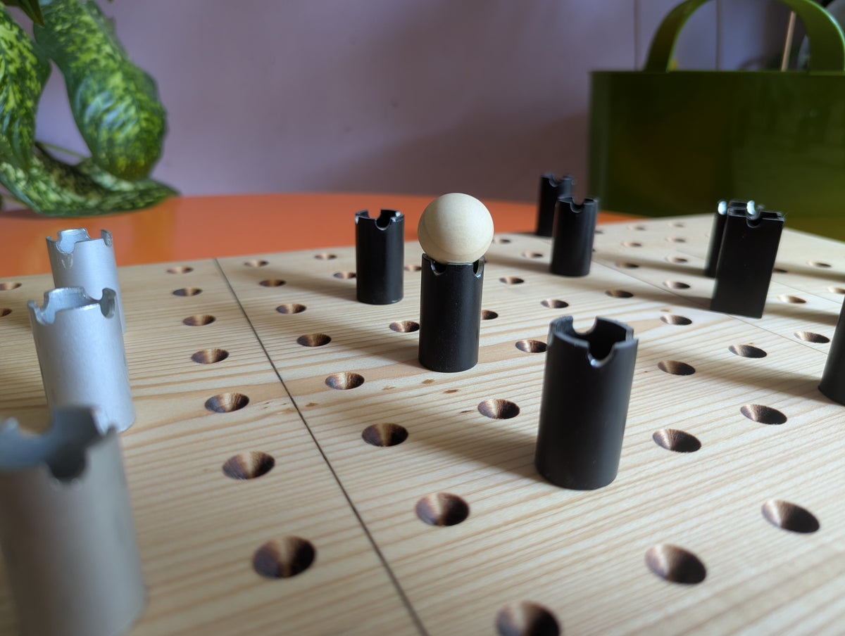 Libero: Wooden Abstract Football Strategy Game