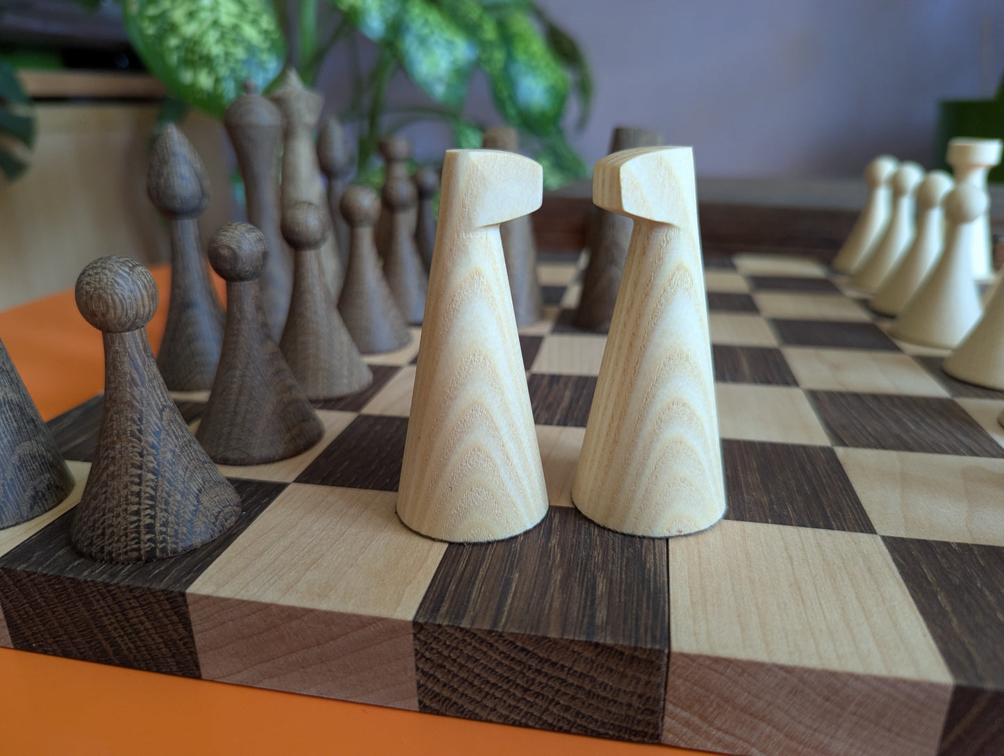 Handmade minimalist Hermann Ohme chess set in oak wood box