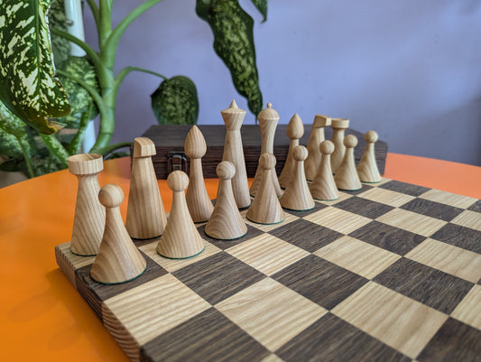 Handmade minimalist Hermann Ohme chess set in oak wood box