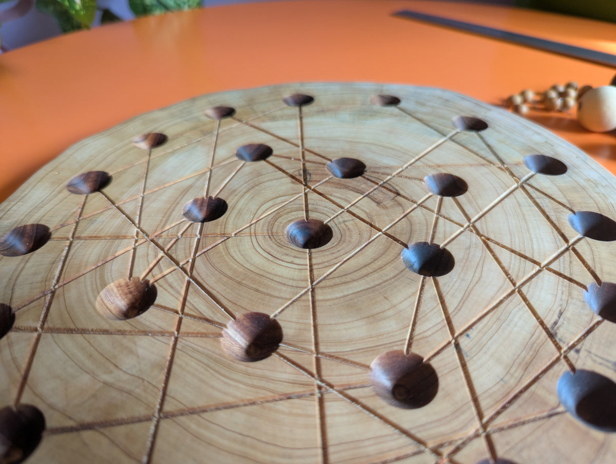 JarmoArena game set. Circle juniper wood board with live edge.