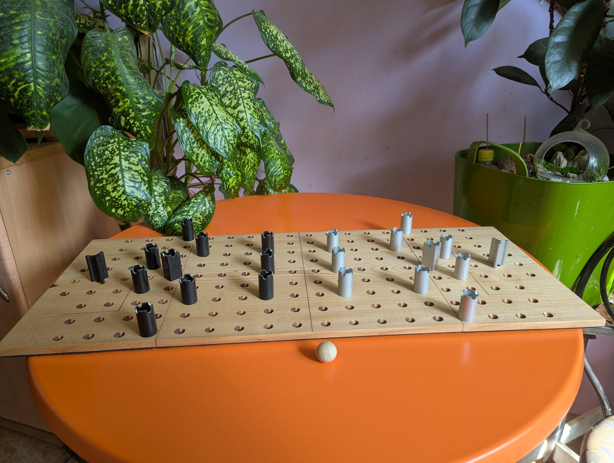 Libero: Wooden Abstract Football Strategy Game