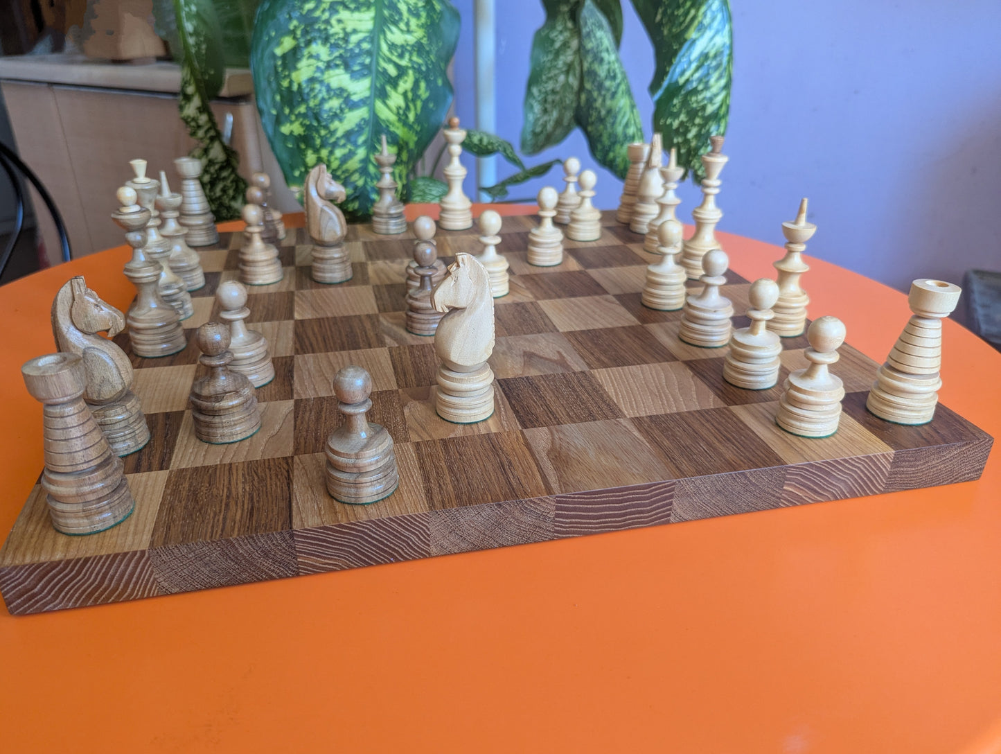 Wooden carved chess pieces with 18" borderless chessboard