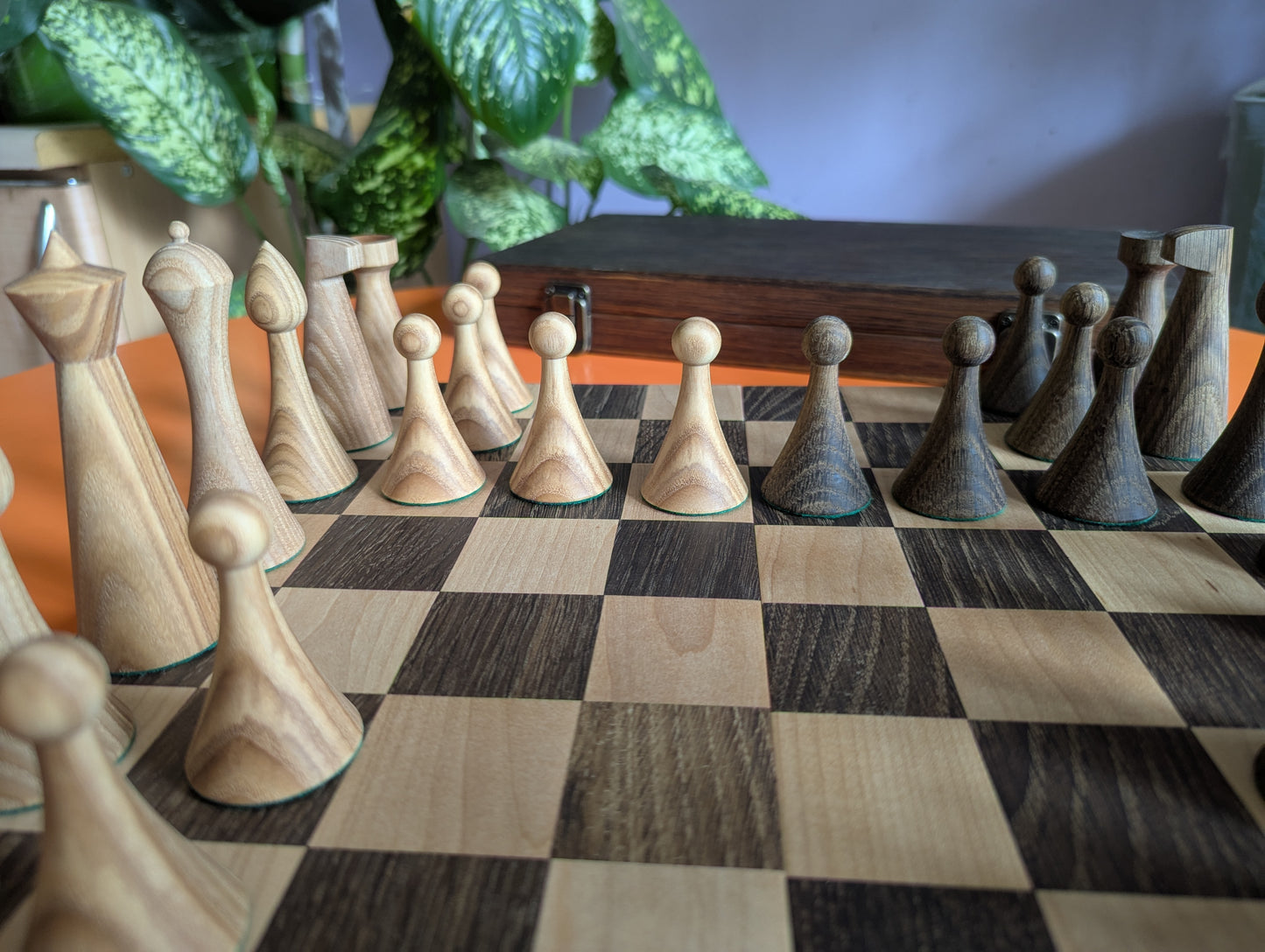 Handmade minimalist Hermann Ohme chess set in oak wood box