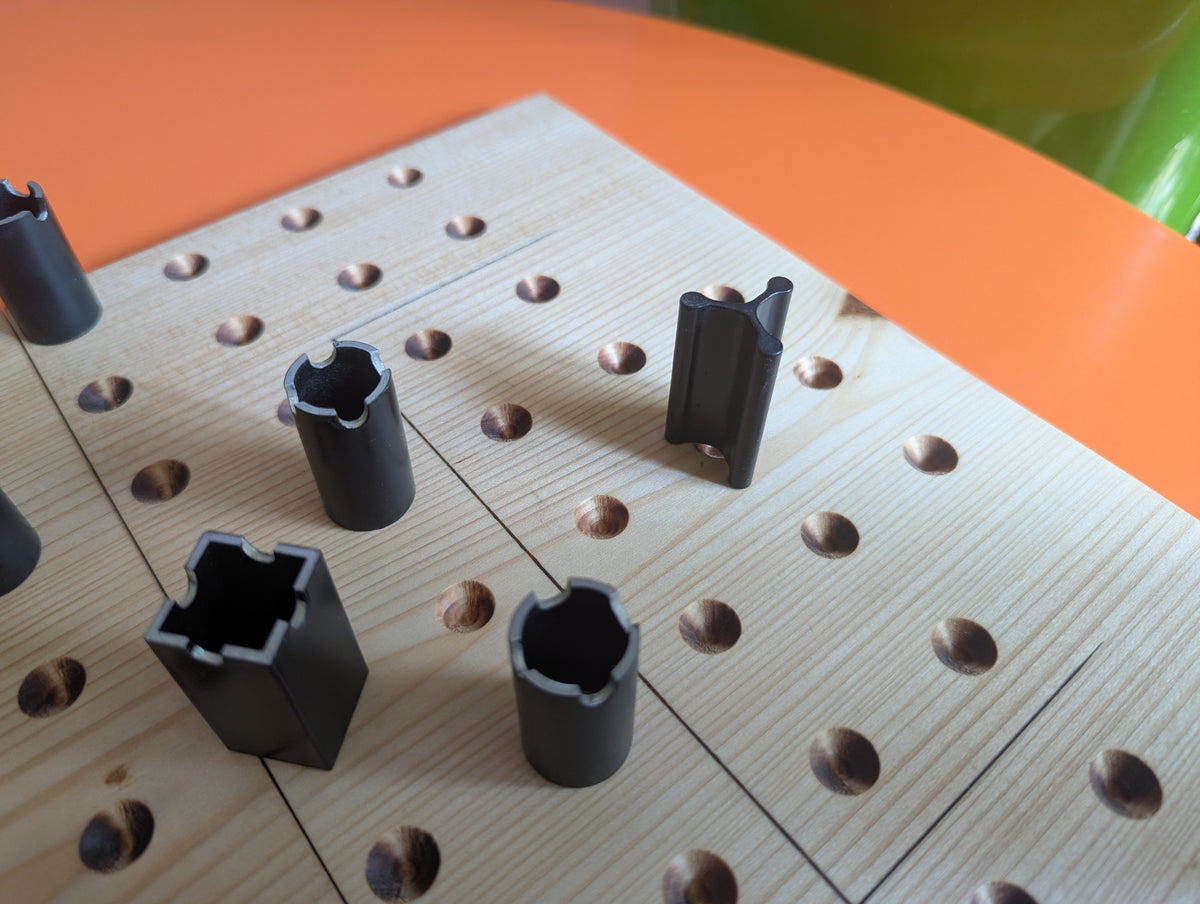 Libero: Wooden Abstract Football Strategy Game