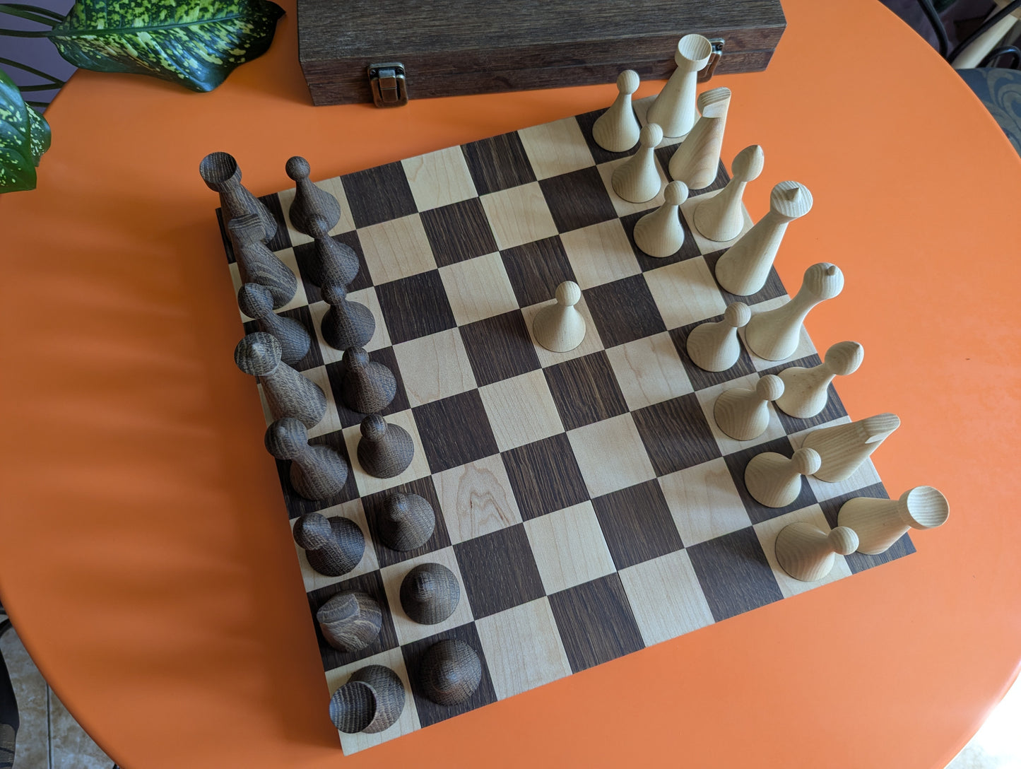 Handmade minimalist Hermann Ohme chess set in oak wood box