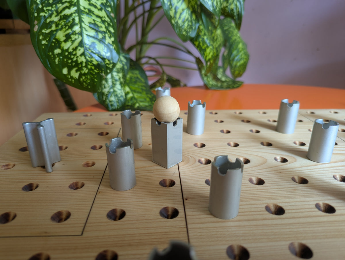 Libero: Wooden Abstract Football Strategy Game