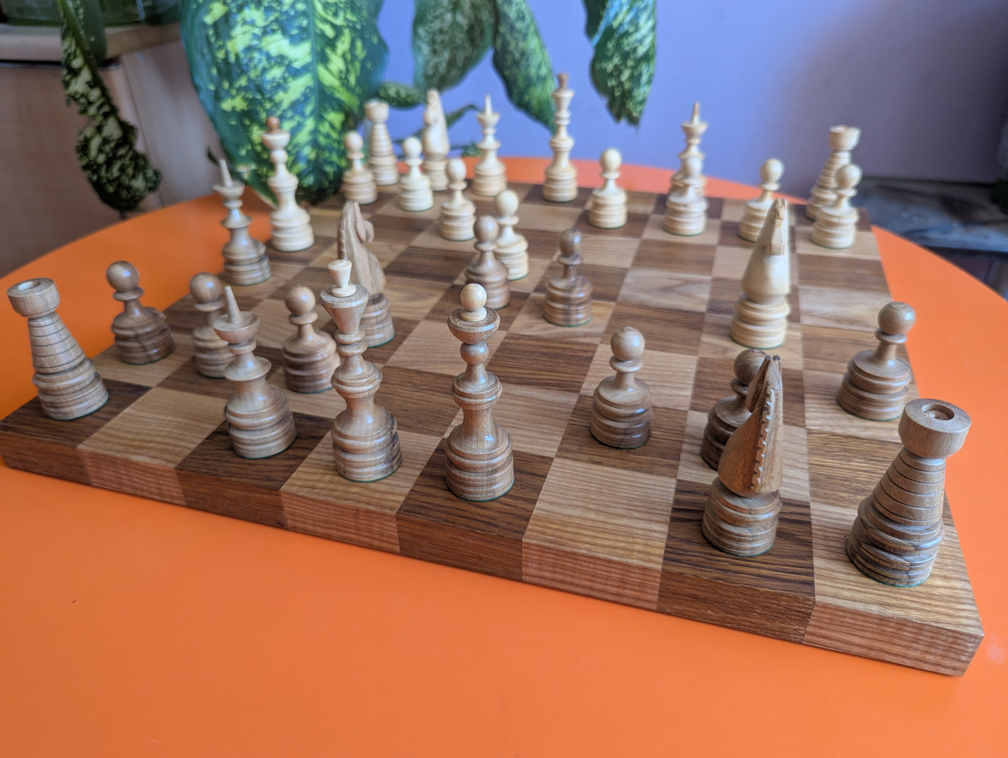 Wooden carved chess pieces with 18" borderless chessboard