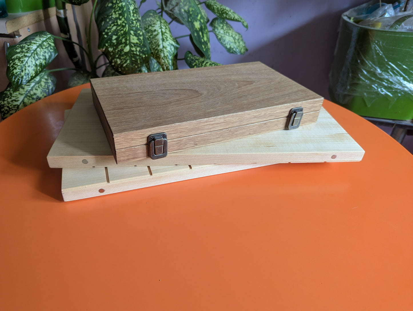 White Chess Set. Wooden chess set with 18.9" chessboard.