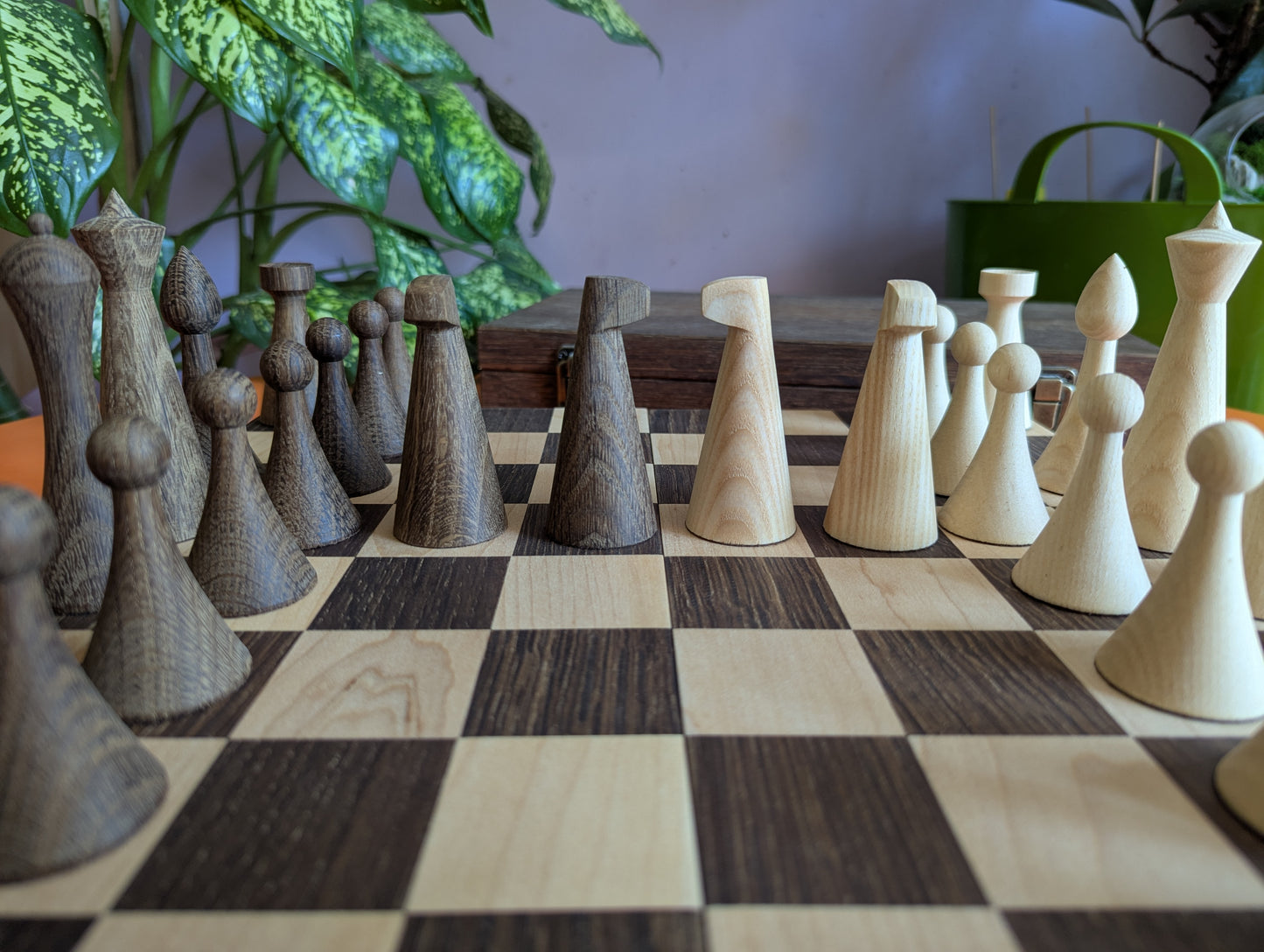 Handmade minimalist Hermann Ohme chess set in oak wood box