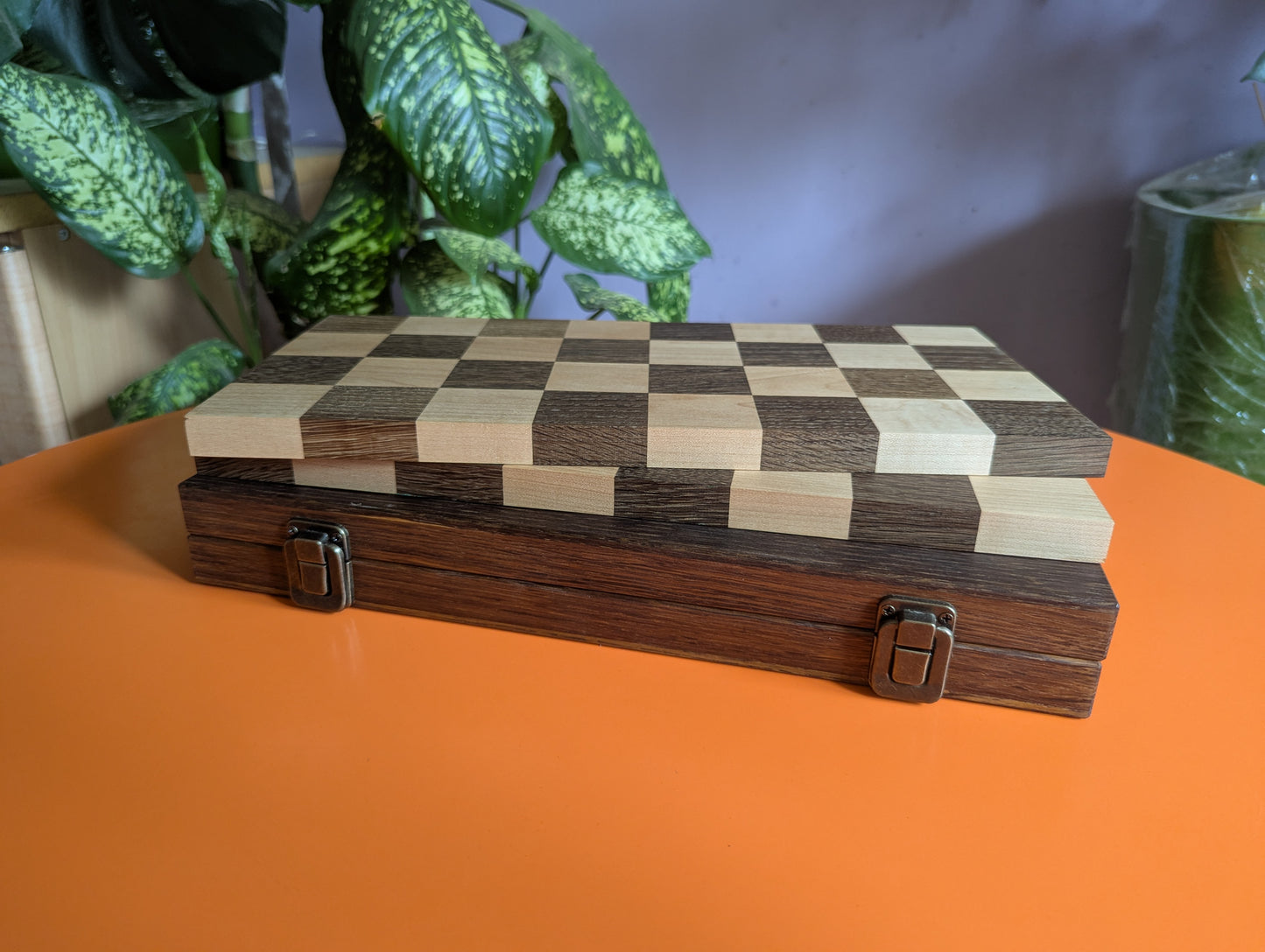 Handmade minimalist Hermann Ohme chess set in oak wood box