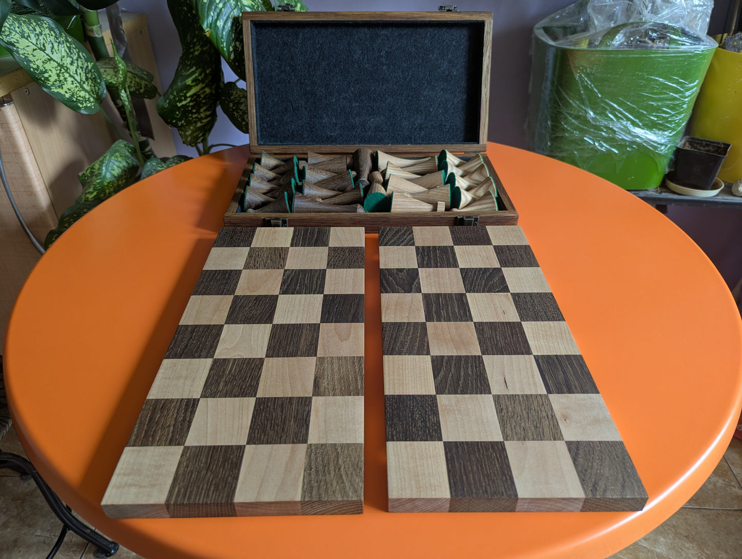 Handmade minimalist Hermann Ohme chess set in oak wood box