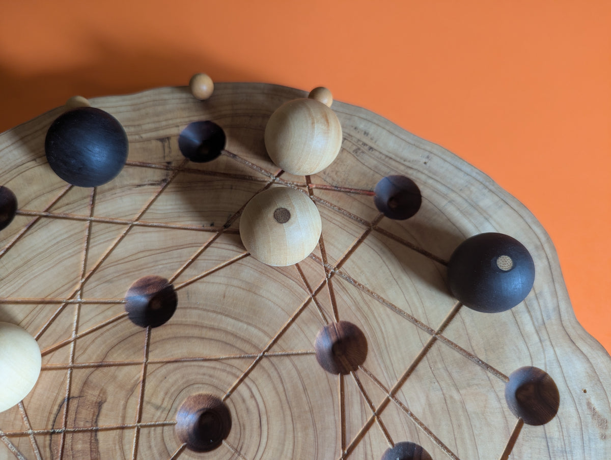 JarmoArena game set. Circle juniper wood board with live edge.