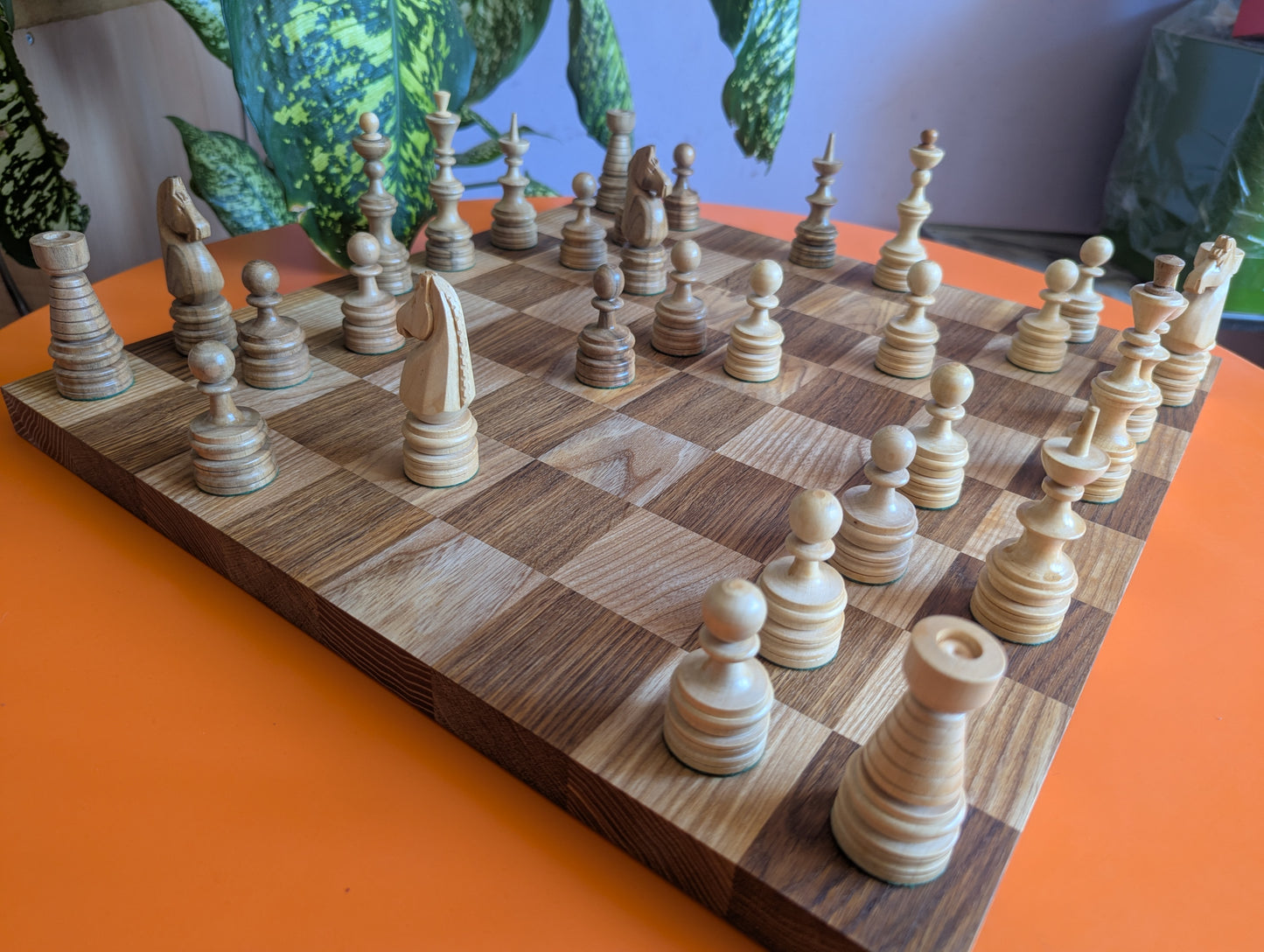 Wooden carved chess pieces with 18" borderless chessboard