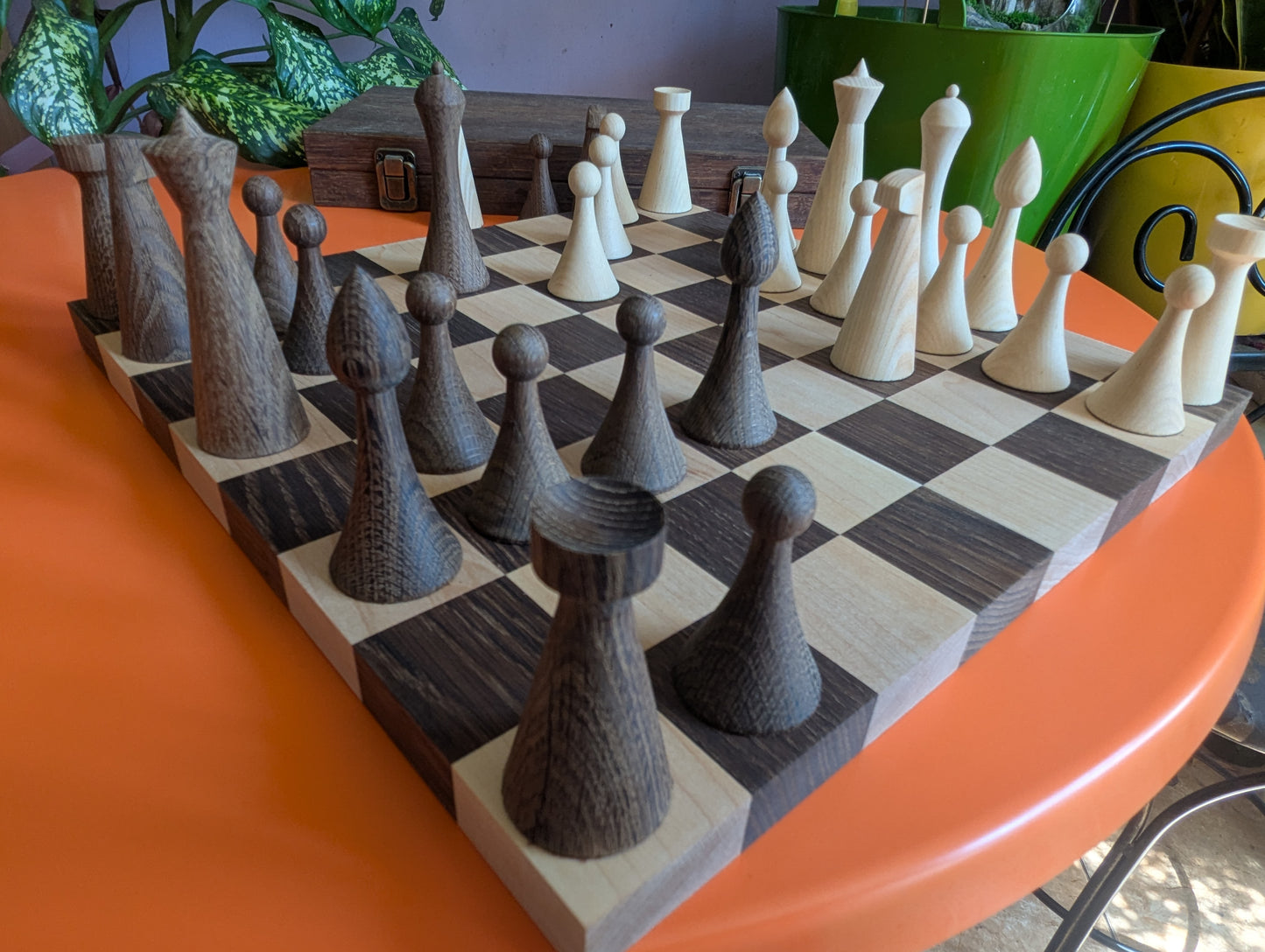 Handmade minimalist Hermann Ohme chess set in oak wood box